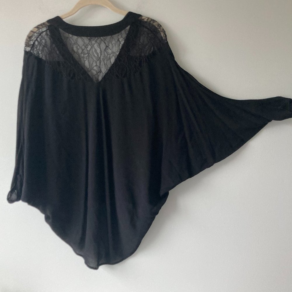 TWELFTH STREET by CYNTHIA VINCENT lace top Small